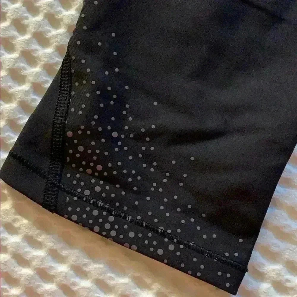 Lululemon - Picture 2 of 5